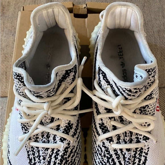Yeezy Boost 350 v2 Zebra - Picture 8 of 10
